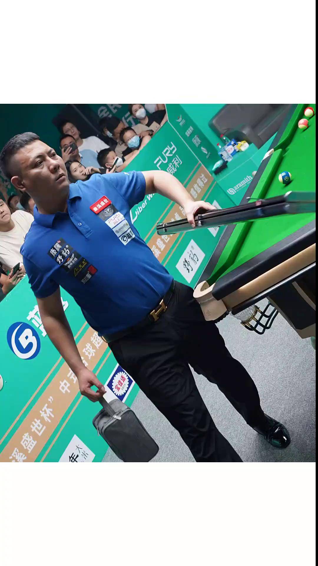 场上竞争的 场上竞争的