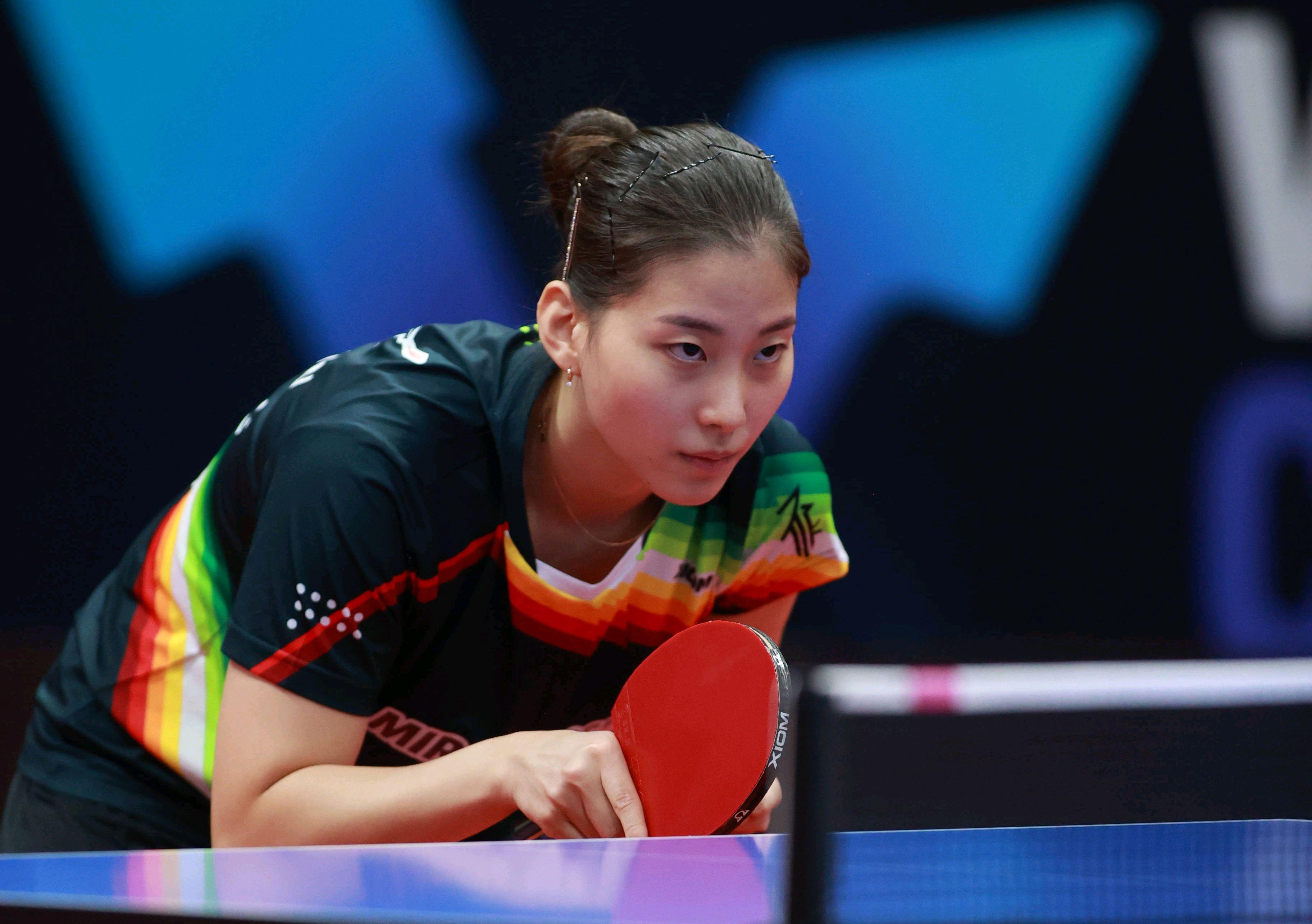 由中場球員 由中場球員