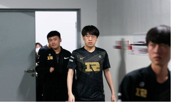 强手如云的 强手如云的