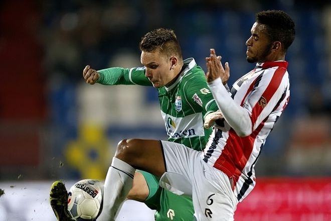 深陷谷底 深陷谷底